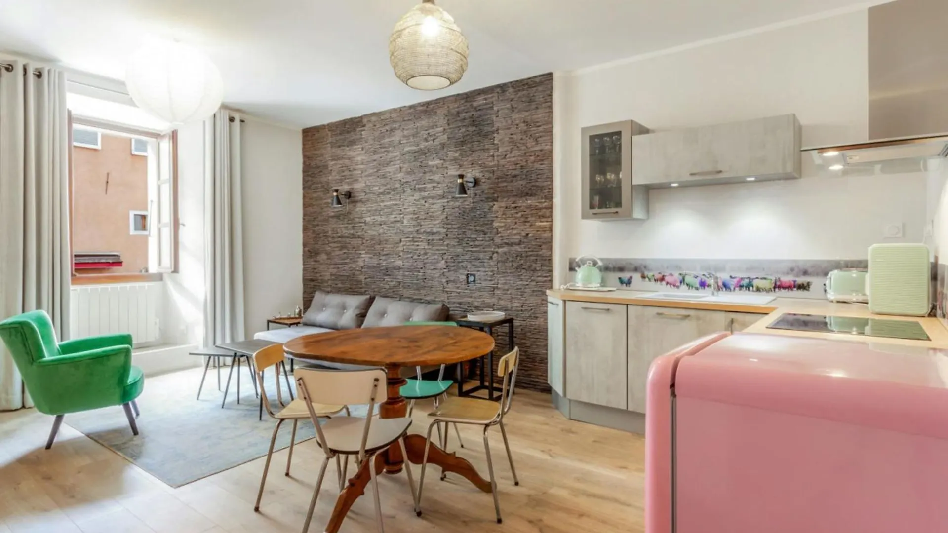 Apartment Appartement Sainte Claire Vintage - Welkeys Annecy France